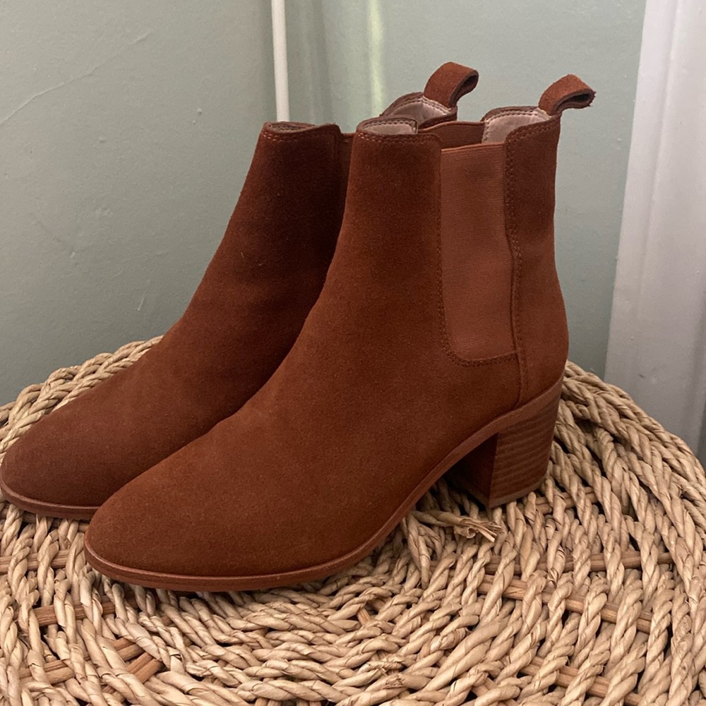 Banana Republic suede brown booties